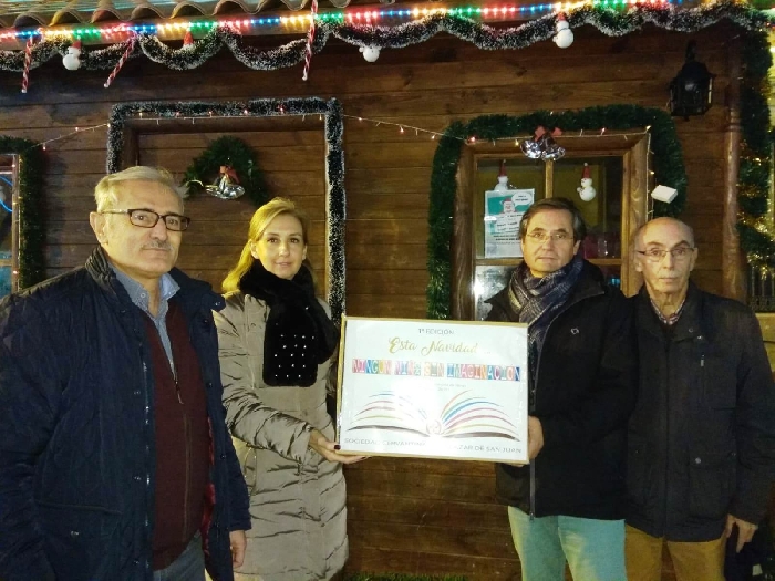 La Sociedad Cervantina de Alcázar entrega a la Asociación El Sosiego, los libros infantiles y juveniles recogidos en la campaña de Navidad 