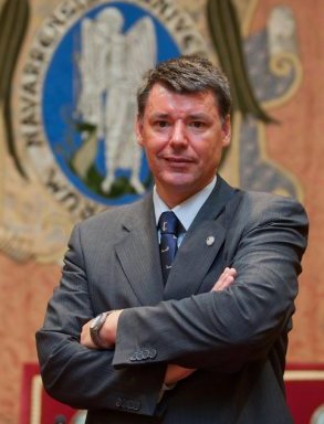 El profesor navarro Carlos Mata Induráin en los "Almuerzos de don Quijote"